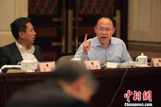图为全国人大代表程京?！≡?摄