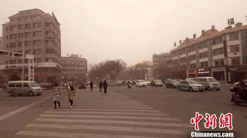 大范围沙尘天气侵袭甘肃多地空气遭不同程度污染