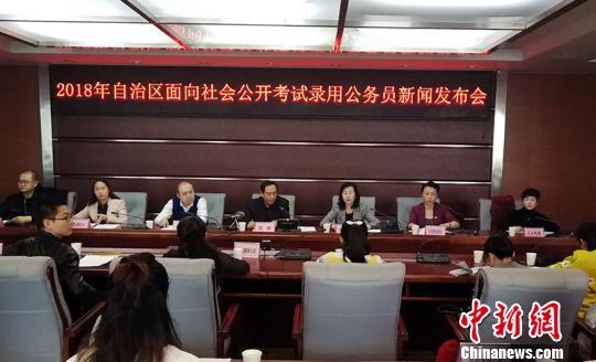 新疆将招录6928名公务员录用向基层一线倾斜(图)