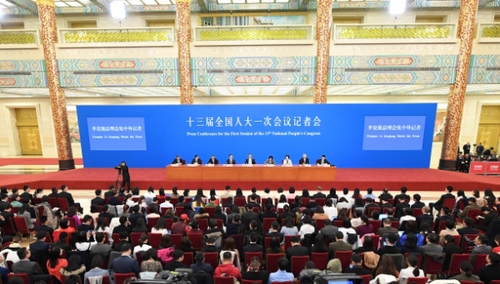 (4)李克强总理会见采访两会的中外记者并回答提问 (4)李克强总理会见采访两会的中外记者并回答提问