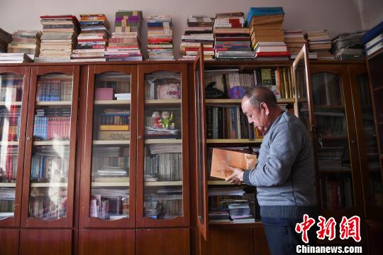 常四龙告诉记者，1984年，当时高平市文博馆成立，只有6间房子，没有经费没有人力。　武俊杰 摄