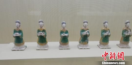 三十年来，高平市博物馆已从一个没有馆藏文物的县级博物馆，发展成为有化石、石器、青铜器、陶器、瓷器、版本、钱币等十几类，上自2亿年前的树化石、鱼化石，下至清代的陶器、瓷器以及碑记石刻等文物比较丰富的综合性博物馆。图为高平市博物馆馆藏文物十二生肖俑。 资料图 杨杰英 摄