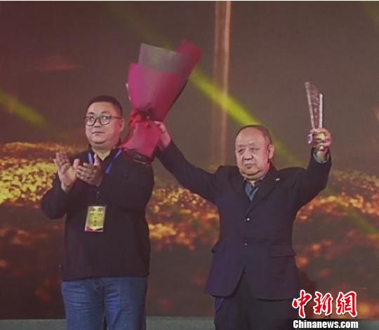 在今年？2月5日晚举行的“榜样的力量”2017年度“高平好人”颁奖典礼上，常四龙以“守护传承系国盛、古今文事总关情”的文化遗产守望者群体代表被评为2017年度“高平好人”。资料图 杨杰英 摄