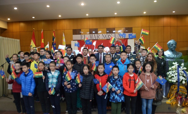 图为活动现场 图为活动现场