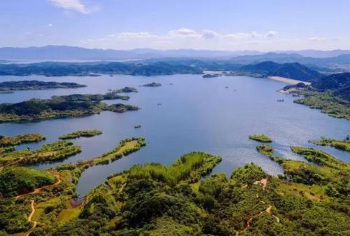 密云水库 本报特约摄影 陈振海 点击进入下一页