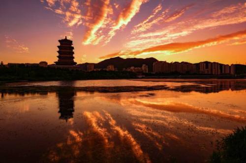 永定河畔晚霞风景秀丽  点击进入下一页