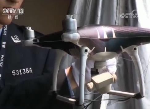 团伙利用无人机“飞线”越境走私手机 月入上千万