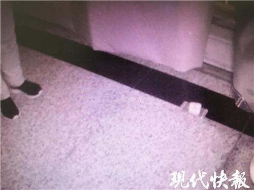 熊孩子因游戏偷买手机谎称捡的 警察上门戏演砸