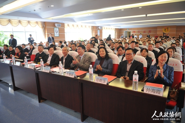 青岛大学附属医院智能医疗中心、互联网医联体揭牌仪式现场