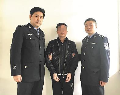 梅光明（中）落网。 楚天都市报 图