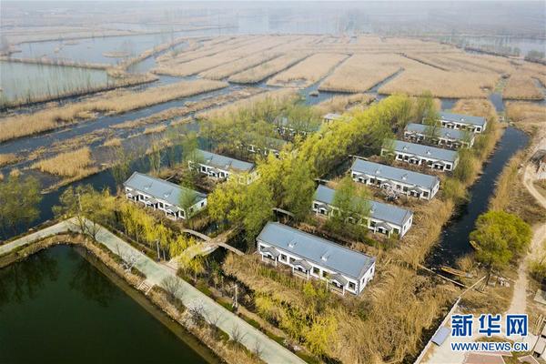 3月31日无人机拍摄的白洋淀中安新县赵庄子村依水而建的民居。自2017年4月1日横空出世，白洋淀所在的河北雄安新区设立至今已届周年。雄安新区设立一周年之际，世界目光再次聚焦这个新时代中国改革开放的新地标。