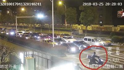 男子被撞成重伤 警方靠七字线索擒获外卖小哥