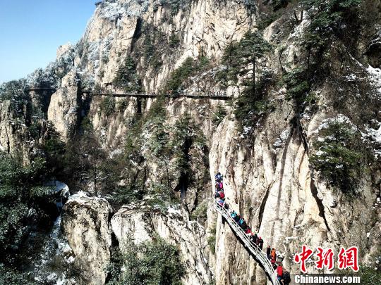 清明小长假：河南老君山游客“井喷”（图）