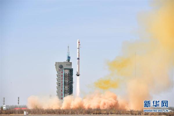 4月10日12时25分，我国在酒泉卫星发射中心用长征四号丙运载火箭，成功将遥感三十一号01组卫星和微纳技术试验卫星发射升空，卫星进入预定轨道。