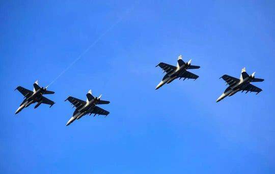 美国航母又来南海：我们看到中国船舰在我们四周