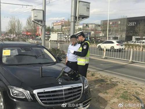 司机违法进公交专用道被查 称300万的车也敢扣?