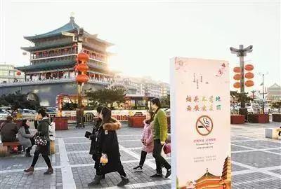 92岁老人每天上街捡烟头 已坚持1年多曾被指作秀