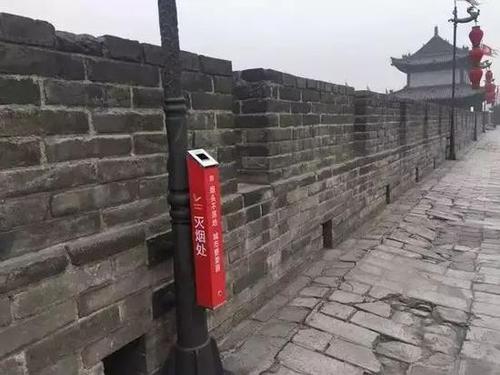 92岁老人每天上街捡烟头 已坚持1年多曾被指作秀