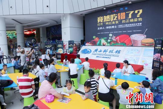 食品安全专家现身广西揭开“网红美食”的奥秘