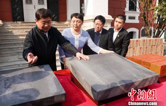 故宫博物院古建修缮获赠100块金砖100万张金箔(图)