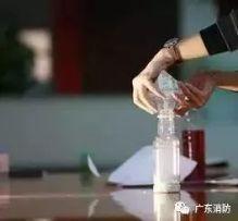 多地发生小孩玩食品干燥剂致伤事件 入眼可致失明