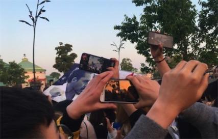 太疯狂！漫威迷在上海迪士尼为《复联3》通宵排队