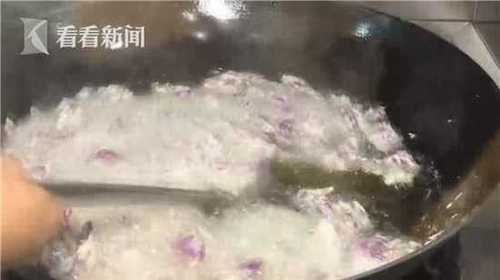 大学食堂推出油炸玫瑰花 已成网红菜抢购需秒杀