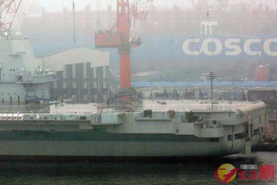 点击查看大图 中国国产航母今日或海试 多艘拖船已集结就位