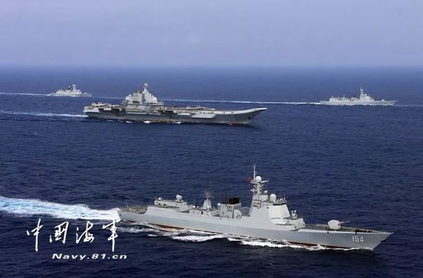 ▲驰骋大洋的航母编队。记者张雷 摄