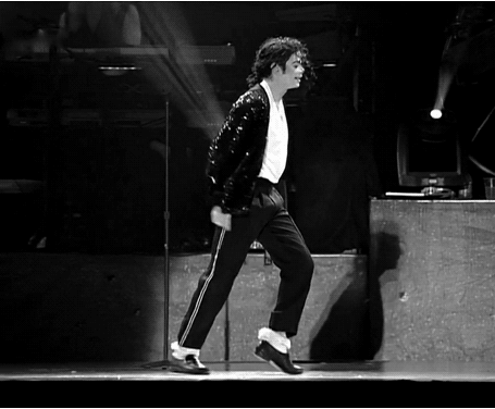 　　迈克尔·杰克逊“太空步”表演资料图（图片来源于网络）