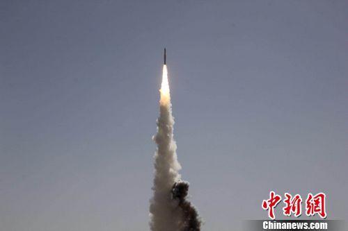 火箭发射升空。唐明军 摄