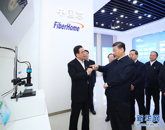 4月26日上午，中共中央总书记、国家主席、中央军委主席习近平在烽火集团有限公司考察。