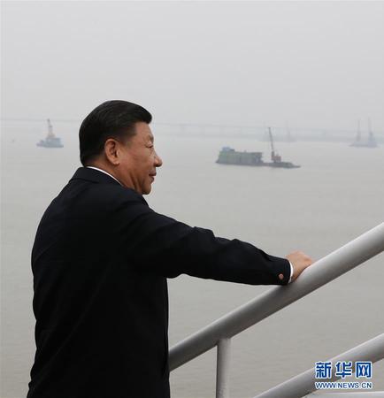 4月26日下午，中共中央总书记、国家主席、中央军委主席习近平在武汉主持召开深入推动长江经济带发展座谈会并发表重要讲话。这是座谈会前，习近平于25日下午在岳阳城陵矶水文站考察。2