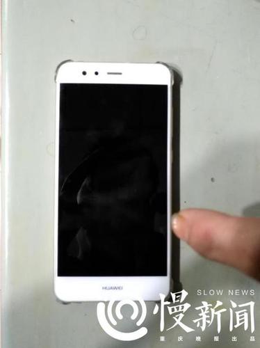 盗贼劳动节加班 偷手机被追赶跑到警队门口被抓