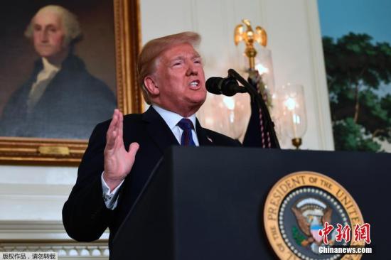 美国总统特朗普13日晚宣布，美国已联合英国和法国对叙利亚军事设施实施精准打击，作为对日前叙东古塔地区发生“化学武器袭击”的回应。