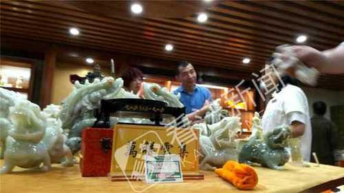 记者探访北京前门玉器连环套:未购物出租车甩客