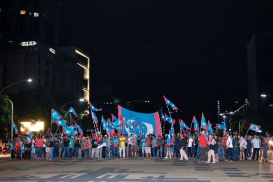 1525893732206373.jpg bknint-20180510003042452-0510_17011_001_04p.jpg