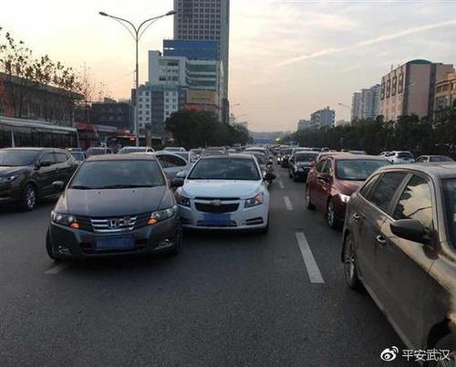 车技差？轿车1年半发生500起事故 还赚了百万元