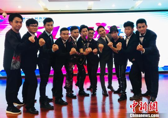 图为南宁市第一人民医院的护理“男团”庆?；な拷凇！∨坊?摄