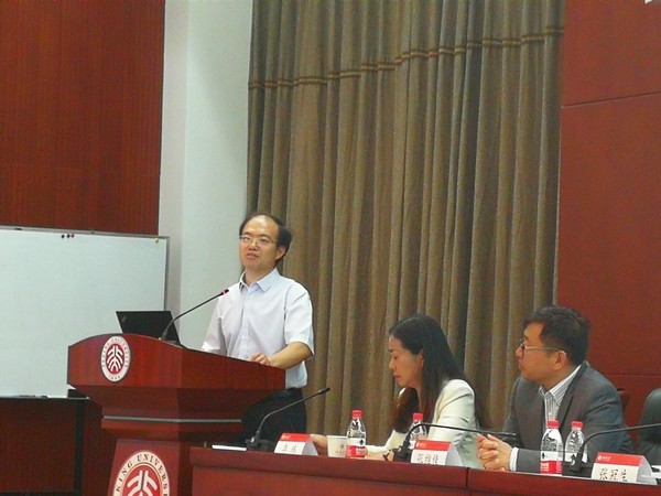 民盟北京市海淀区委副主委王明进做主题发言