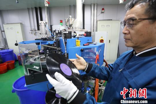 多位花甲之年的“老法师”挑起了重启黑胶唱片的重担?！≌藕辔?摄