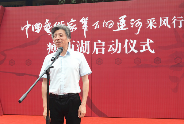 2全国政协委员、中央美术学院院长范迪安讲话。