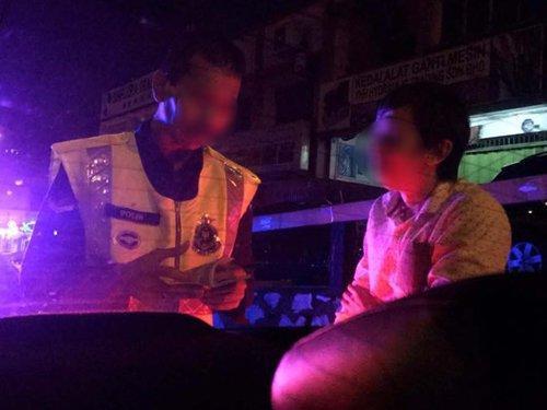 中国侨网女事主及友人偷拍警察及Grab车司机，但被警察勒索1万令吉。（马来西亚《中国报》）