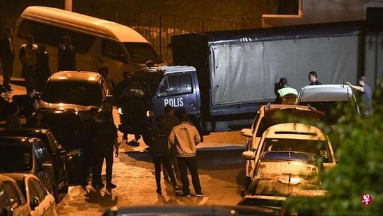 马来西亚警方彻夜搜查纳吉布家 律师:只带走手提袋