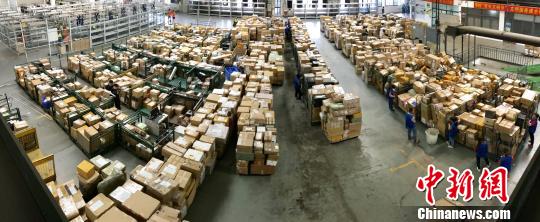 广州航空邮件处理中心全景 韩建全 摄