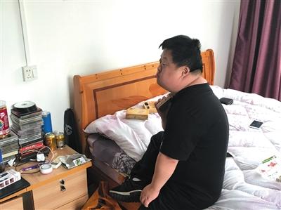 现在舟舟患了滑膜炎、关节炎和痛风，多数时间不想动。