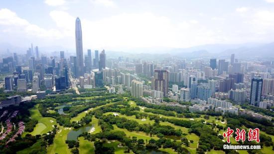 图为航拍深圳高尔夫球场。(资料图片) <a target='_blank' href='http://www.chinanews.com/'>中新社</a>记者 陈文 摄