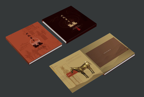 《丝路华章》邮票珍藏册插套的背景为丝路邮票图案