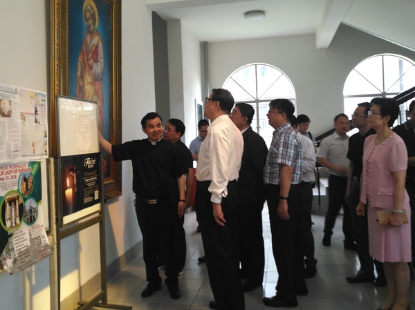 在伯多禄天主教堂调研 在伯多禄天主教堂调研