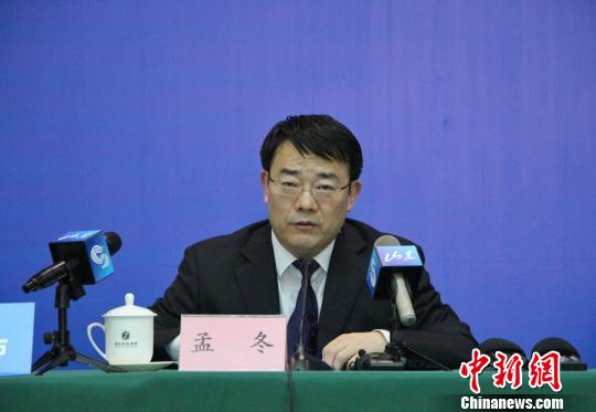 山东省医改办常务副主任、省医管办主任孟冬在发布会上介绍有关情况。　赵晓 摄